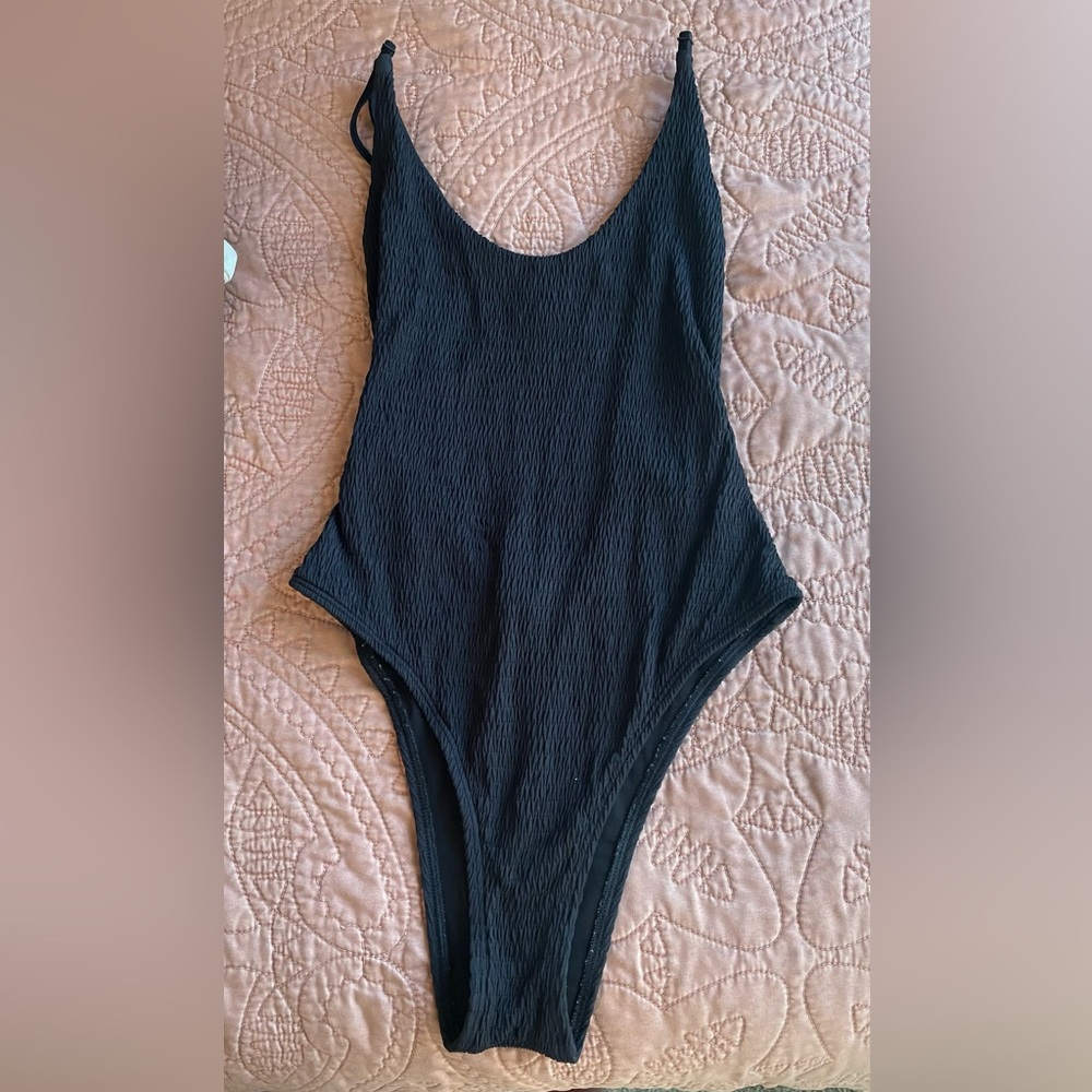 Aerie Women’s black cheeky one piece swimsuit size Xs